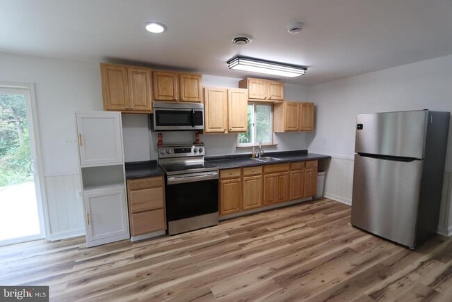 Building Photo - 9540 Greenfield Rd