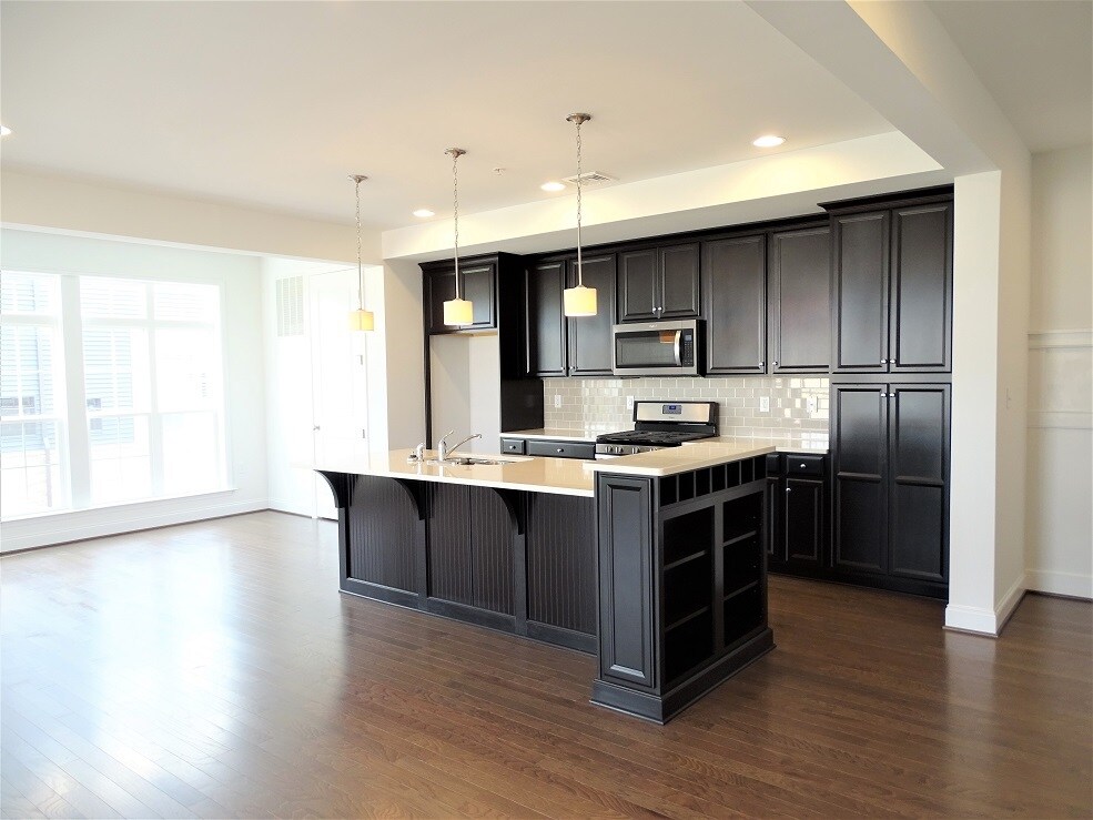 Building Photo - 320 Mayer Pl