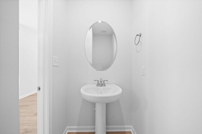 Building Photo - 2 Bedroom Condo For Rent Near Riverside Dr...