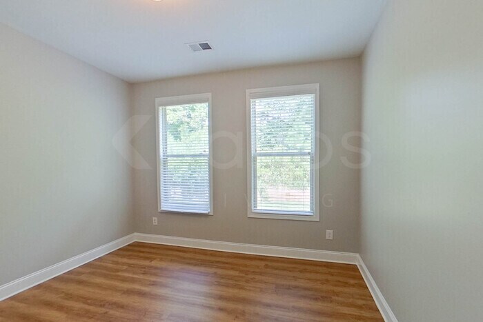 Building Photo - 215 Orchard Ln