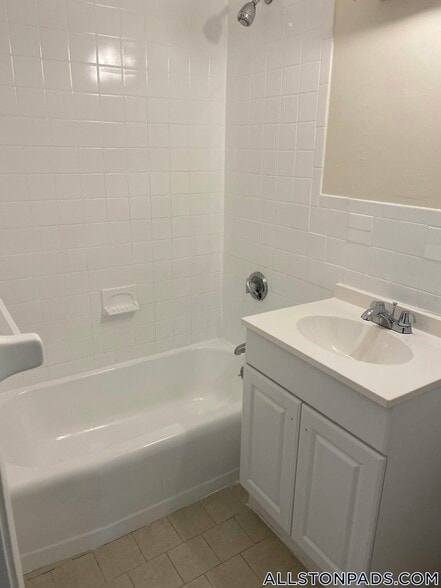 Building Photo - 34 Gardner St