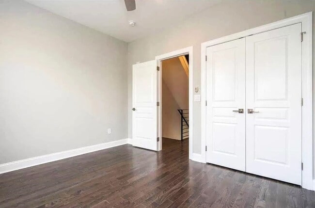 Building Photo - Gorgeous 3-Bedroom Townhome with Finished Basement and Rooftop Deck! Available mid-June!