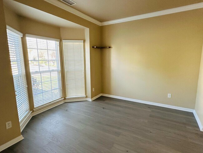 Building Photo - 9452 Willow Tree Ln