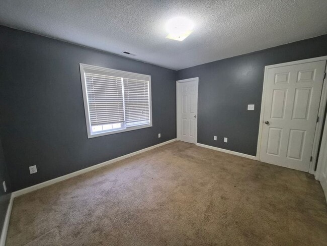 Building Photo - 305 Rack Ln