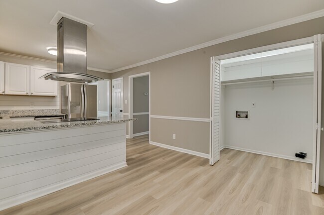 Building Photo - 454 Windtree Pl