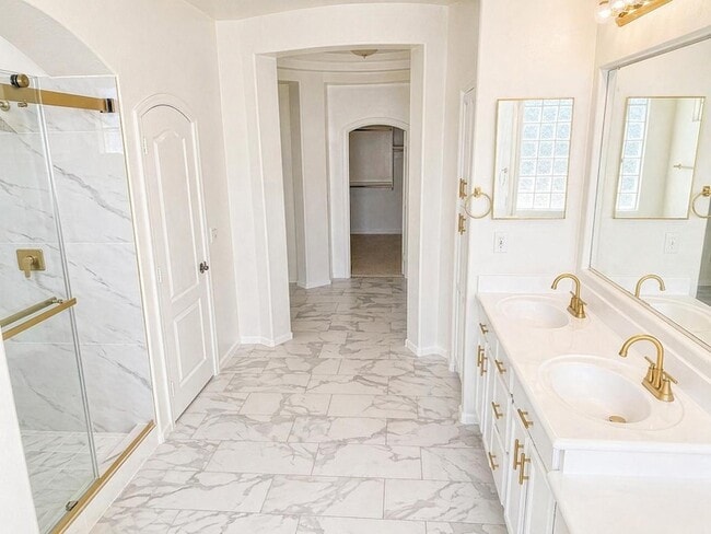 Building Photo - 8611 S 45th Glen