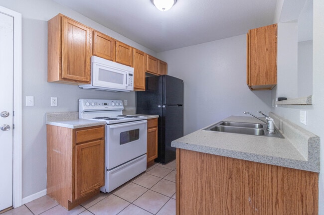 Building Photo - 1507 Raleigh Dr