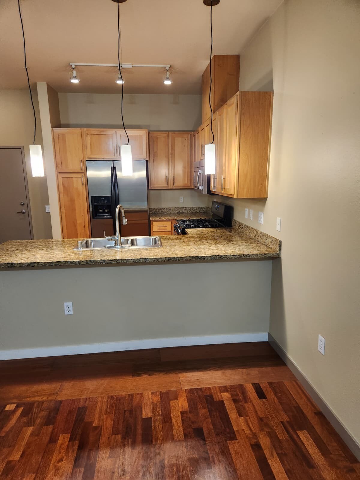 Building Photo - 375 Kirkland Ave