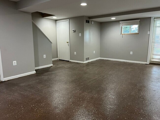 Building Photo - 209 Burgess Ave
