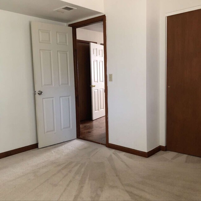 Building Photo - 725 Marigold Ln