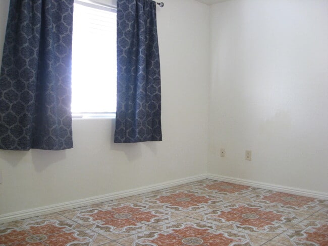 Building Photo - 9266 Cypress Ave