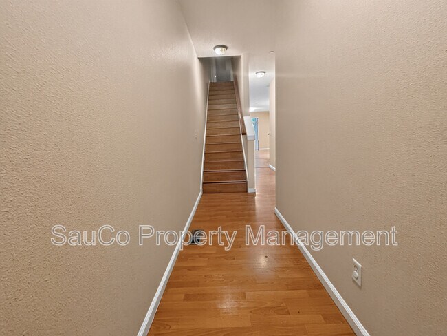 Building Photo - 1109 NE 106th Ave