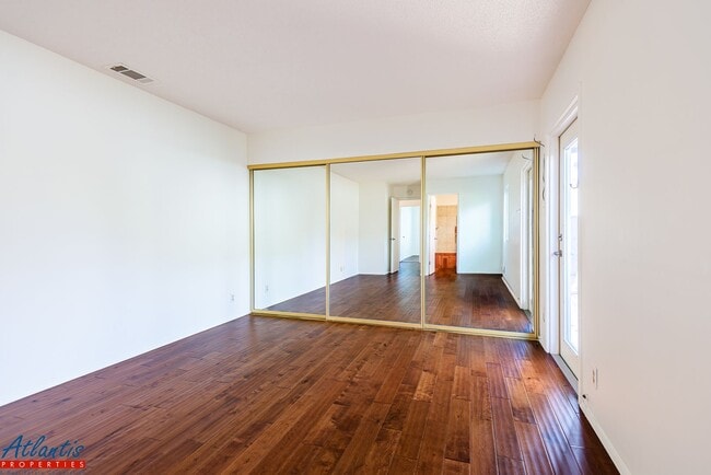 Building Photo - Beautiful Home | Attached ADU Suite | Desirable Location