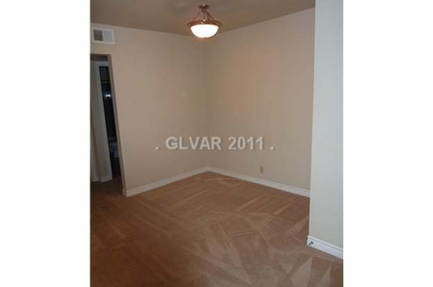 Building Photo - 5081 River Glen Dr