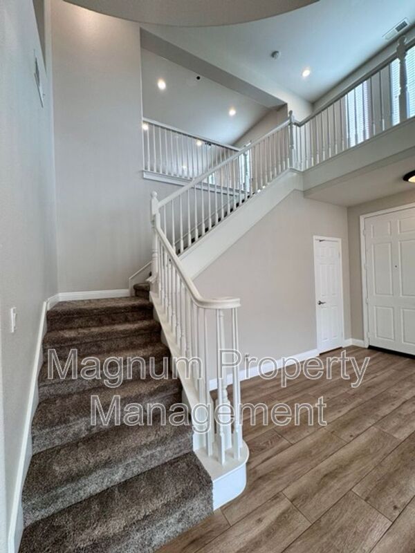 Building Photo - 34333 Northhaven Dr