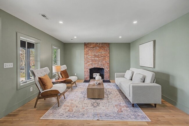 Building Photo - Stunning 5BR/3.5BA historic home located near Hillsboro Village!