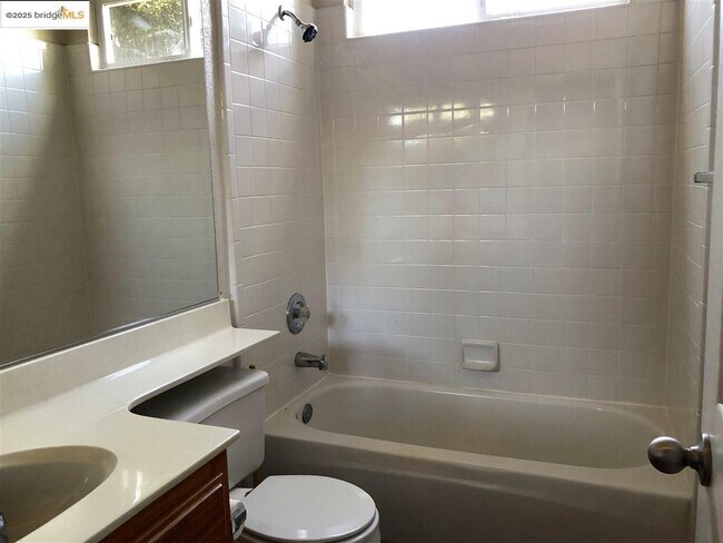 Building Photo - 861 Orchid Ct
