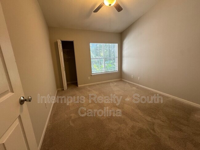 Building Photo - 897 Fording Island Rd