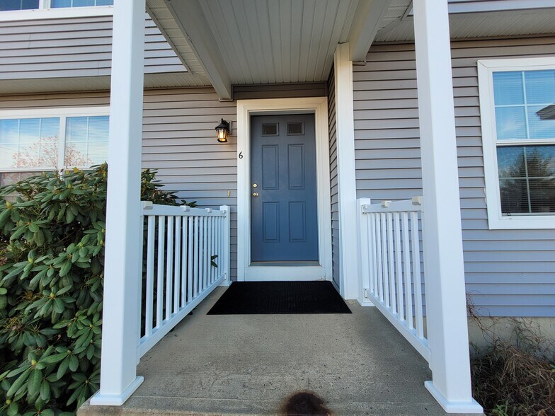 Building Photo - 10 Lupine Rd