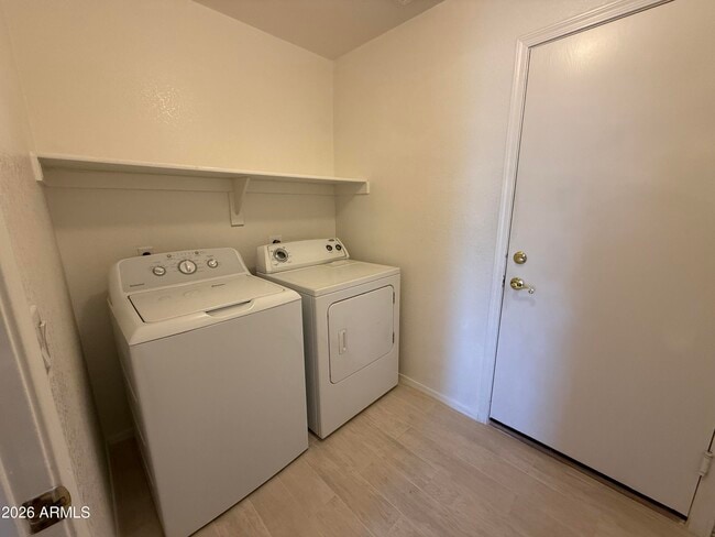 Building Photo - 1253 N Spire Ct