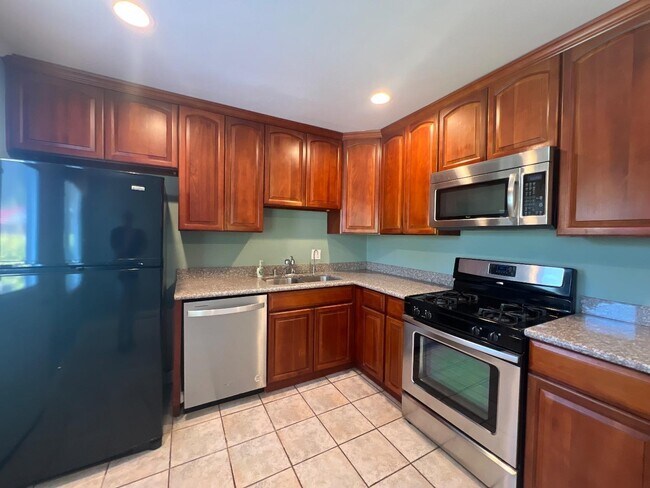 Building Photo - 3095 Calzar Dr
