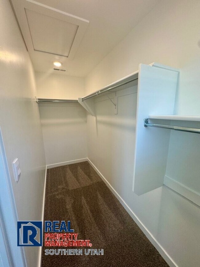 Building Photo - Long Valley Townhome with all the Amenities