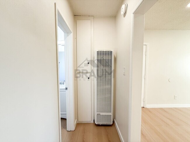 Building Photo - 6336 Tujunga Ave