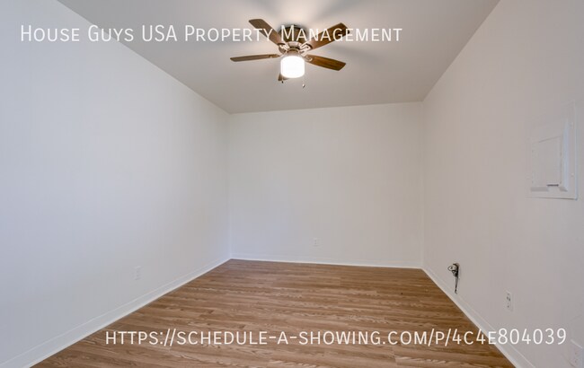 Building Photo - 15216 Bellaire Ave