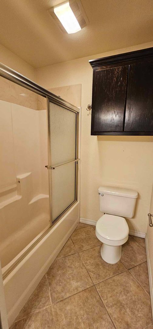 Building Photo - Beautiful 3 bedroom, 2 bath home for rent, Available to view 3/2/26