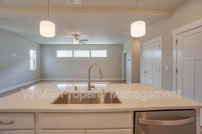 Building Photo - 2347 E Otter Lp
