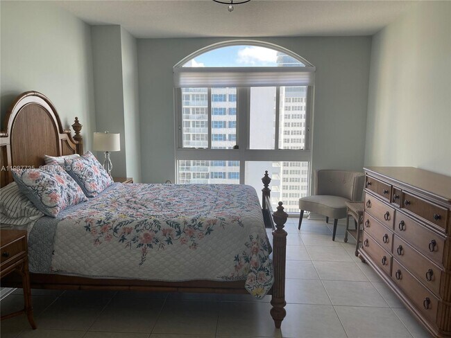 Building Photo - 2080 S Ocean Dr