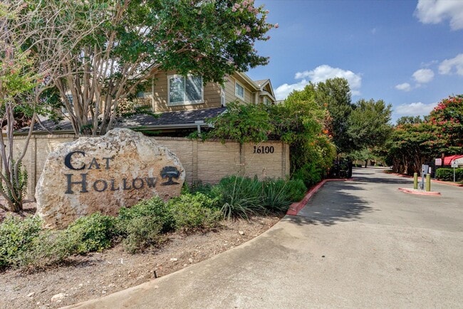 Building Photo - 16100 S Great Oaks Dr
