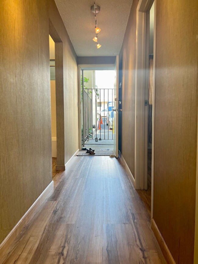 Building Photo - Charming 1/1/1 Ground Floor Unit with Lana...