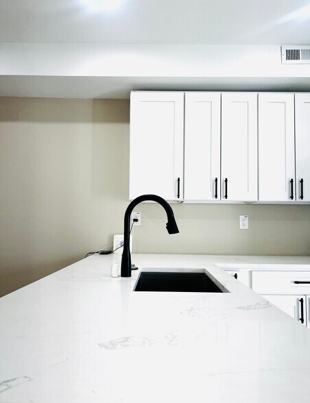 Building Photo - 5612 2nd Pl NW