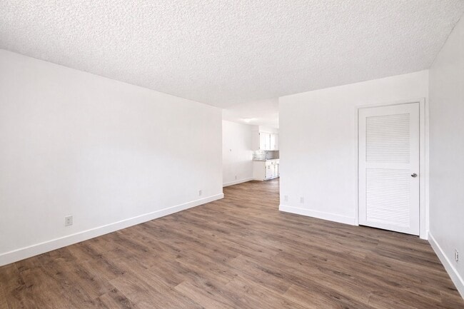 Building Photo - 6828 Fulton Ave