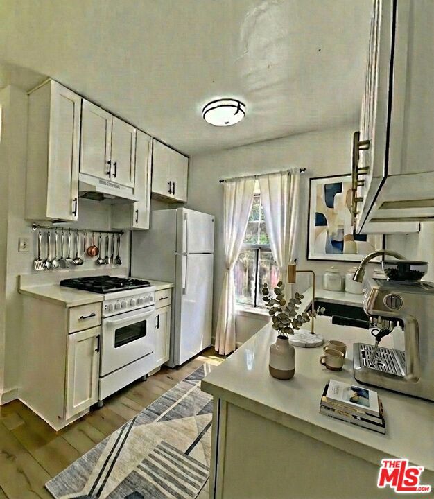 Building Photo - 533 W 75th St