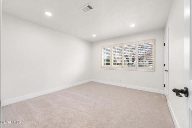 Building Photo - 41901 Cll Clarita