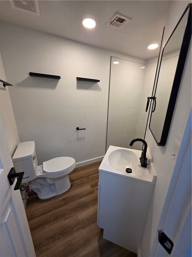 Building Photo - 2404 SE Jayel Terrace