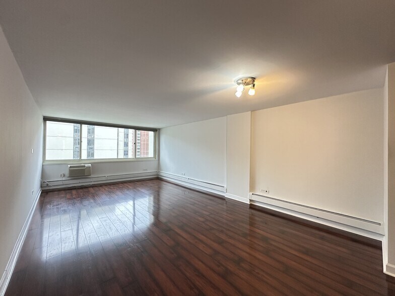 Building Photo - 1442 N Dearborn St