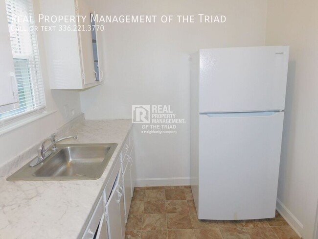 Building Photo - Affordable Tri-plex Unit Available in Gree...