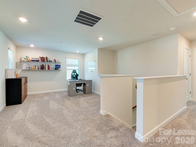 Building Photo - 4009 Woodland View Dr