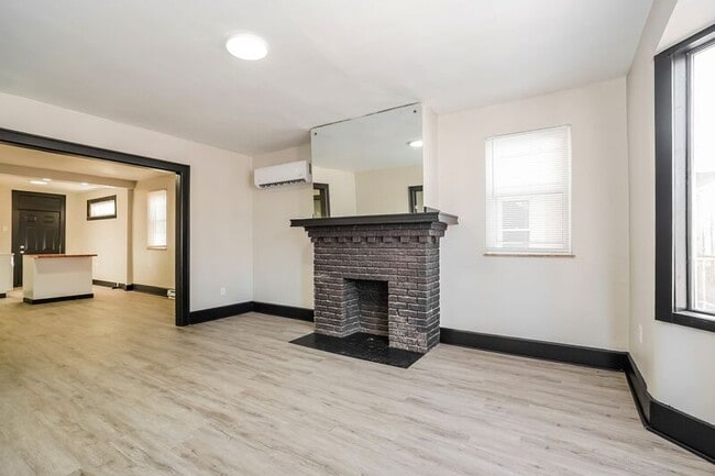 Building Photo - 98-100 N Hague Ave