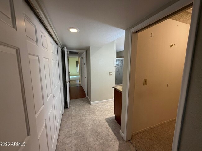 Building Photo - 10402 E Regal Dr