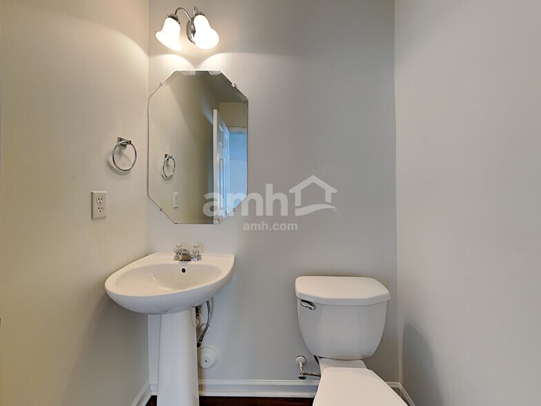 Building Photo - 3149 Talladega Ct