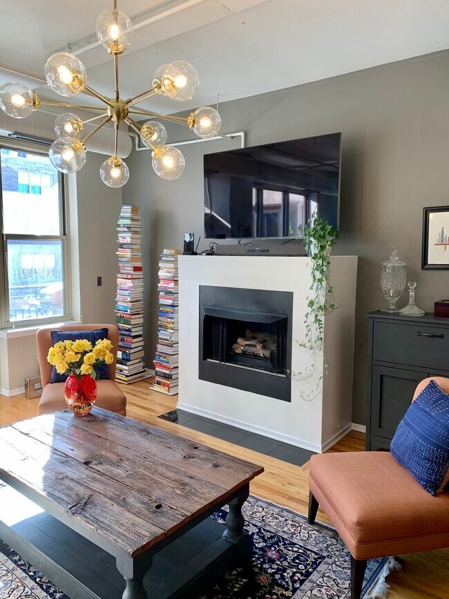 Building Photo - 6 S Laflin St