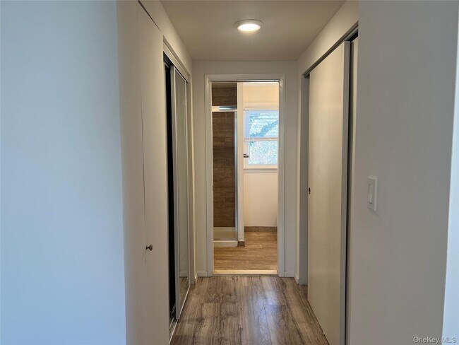 Building Photo - 11 Pulaski Pl