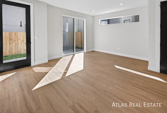 Building Photo - 830 Cherry St