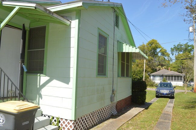Building Photo - 8025 Oakwood St