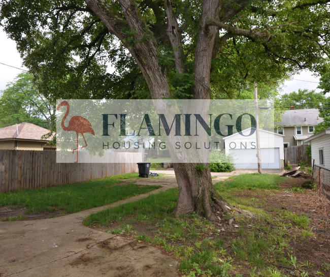 Building Photo - 565 Kenwood Ave