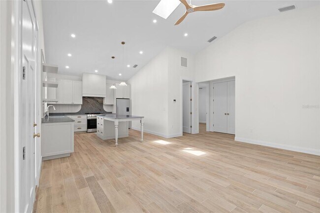 Building Photo - 1621 31st Ave N